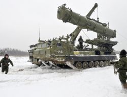 "Orta Doğu'daki Devrimler Rusya'nın 12 Milyar Dolarlık Silah Satışını Zora Sokacak"