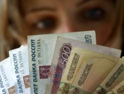 "Petrolün Aşırı Değerlenmesi Rubleyi Güçlendiriyor"