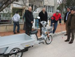 Vali Arslan, Engelli Vatandaşa Elektrikli Bisiklet Hediye Etti