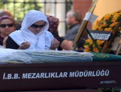 Trafik Kazasında Ölen Üniversiteli Genç Kız, Beyaz Duvağıyla Toprağa Verildi!