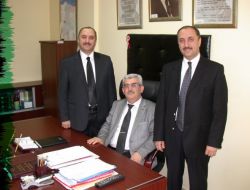 Tek Yumurta İkizi Müfettişler, Karıştırılmamak İçin Birlikte Gezmeye Çalışıyor