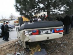 Trafikte Sıkıştırılan Otomobil Takla Attı, 4 Kişi Ölümden Döndü