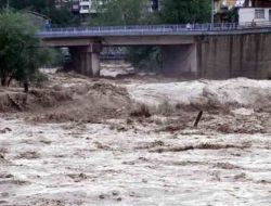 Borçka Sele Teslim:  1 Kişi Öldü, 2 Kişi Enkaz Altında Kaldı!