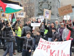 LİBYALILAR, HOLLANDA'DA GÖSTERİ YAPTI