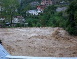 Artvin'de Sel / Muratlı Barajı'nın Kapakları Açıldı