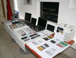 Kredi Kartı Bilgilerini Kopyalayan Çete Çökertildi!