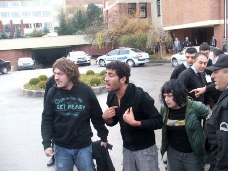 HAŞİM KILIÇ’A YUMURTA ATAN ÖĞRENCİLERE ŞOK