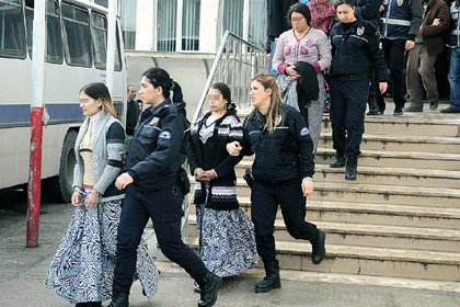 Torbacının 'esrarı' gömlek-pantolonmuş..