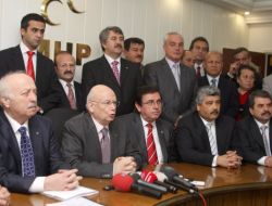 CHP LİDERİNE ELEŞTİRİLER DEVAM EDİYOR