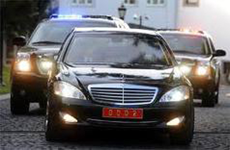 Vekillere makam şoförü geliyor!