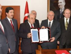 Hayırsever İşadamı Karamanlıoğlu, Eğitime 1 Milyon Lira Bağışladı