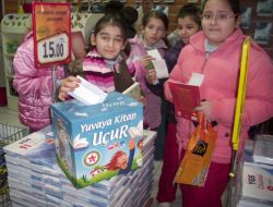 Özel Gökkuşağı Koleji 60 Yuvaya Kitap Uçurdu