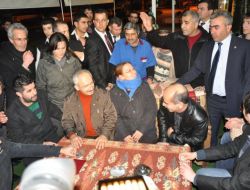 Kılıçdaroğlu İzmir'de Esnafla Çay İçip Sohbet Etti!