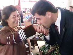 Pazar Alışverişinde Öğrencisini Aday Adayı Görünce Gözyaşlarını Tutamadı