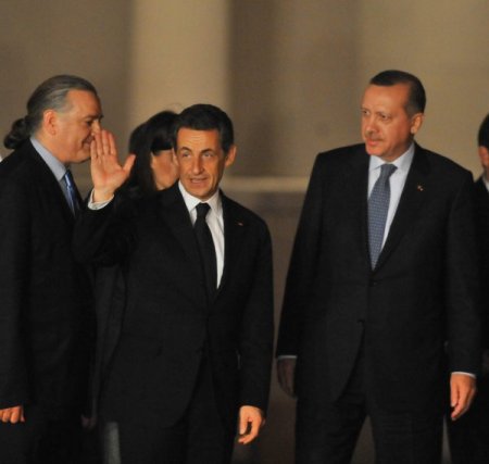 Başbakan Erdoğan, Sarkozy' İ Uğurladı!