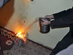 Esrarengiz Yangınlar Çelik Ailesini Perişan Etti