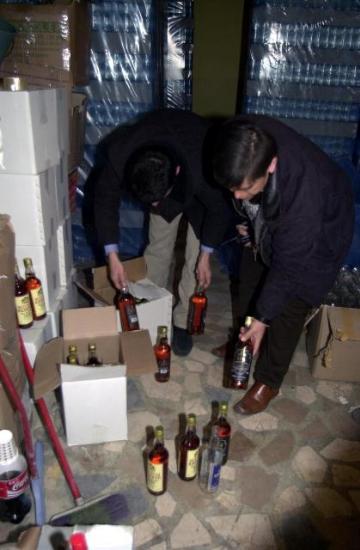 Polisten Marketlere İçki Baskını