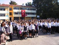 İzmir'de İlk Derste Bayram Tatili Anlatıldı