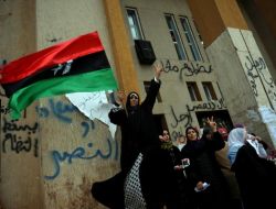 Cihan, Gösterilerin Merkezi Bingazi’de: Halk Ölenlere Ağlıyor, Limandan Kaçışlar Sürüyor