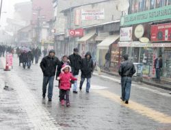 Ağrı’da Kar Yağışı Uçak Seferlerini Etkiliyor