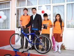 Kumluca'da Öğrenciler Yeni Sezona Hediyelerle Başladı