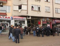 Kayan Otomobil Kahvehaneye Girdi: 4 Yaralı!