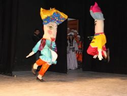 Kursiyerlerin Halk Oyunları Gösterisi Büyük İlgi Gördü
