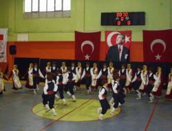Valilik Kupası Halk Oyunları Yarışması Yapıldı