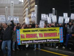 Lüks Yaşama Ayakkabılı Protesto