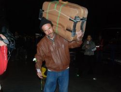 LİBYA’DAN DÖNEN İŞÇİLERDEN TEPKİ