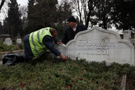 ERBAKAN AİLE KABRİSTANI