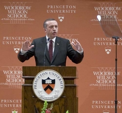Princeton'da  Hukuk ve Demokrasi  Vurgusu