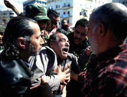 Bingazi’de Muhaliflerin Cenazeleri Tekbirlerle Kaldırılıyor