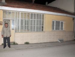 Ağır Uykuya Dalan Yaşlı Adamı Öldü Zannedip Polisi Aradılar