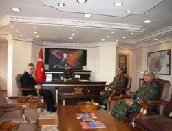 Komutanlardan Valiye Ziyaret