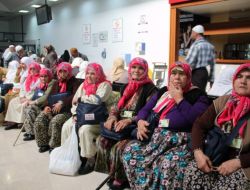 Adana'nın İlk Umre Kafilesi Uğurlandı