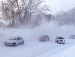 Kar Üzerinde Nefes Kesen Otomobil Yarışı