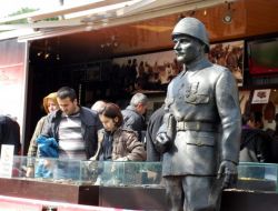 Çanakkale Gezici Müzesi Ziyaretçi Akınına Uğruyor