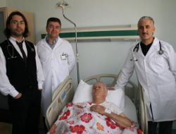 Konya'da 77 Yaşındaki Hastaya Yapay Damar Takıldı