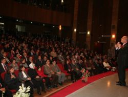 "Mutlu Olmak İçin İnsan Kendi Değerini Bilmeli"