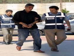 Kuyumcudan Altın Kolye Ve Yüzük Çalan Zanlı Yakalandı