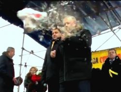 Rusya Parlamento Başkanına 'Yastıklı' Protesto