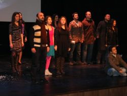 Genç Tiyatroculardan “yaşamaya Dair”