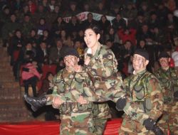 Kırgızistan'da 'Miss Rütbe' Yarışmasında Nefes Kesen Görüntüler