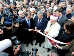 Restore Edilen Pertevniyel Valide Sultan Camii İbadete Açıldı
