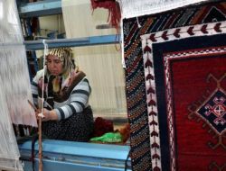 Hem Meslek Öğreniyor Hem De Ailelerini Geçindiriyorlar