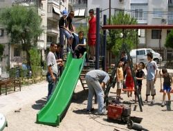 Konak'ta Parklar Acil Ekiple Onarılıyor