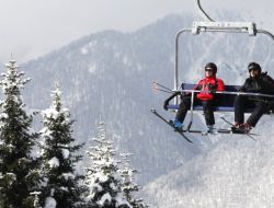 LİDERLERDEN KAYAK ZİRVESİ