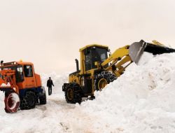 Tunceli'de 148 Köy Yolu Ulaşıma Kapandı