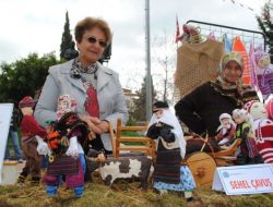 Folklorik Bebek Öğretmeni Olabilmek İçin 60 Yaşından Sonra Liseye Yazıldı